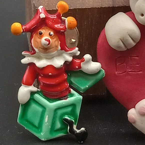 JJo Jack in the Box Enamel Signed | Bunny Valentine‎ Polymer Lot of 2 Pins - Picture 2 of 5